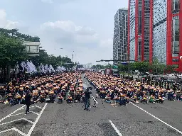 Outraged at rising deaths on roads, 10,000 Korean truck drivers rally for new Safe Rates legislation | ITF Global