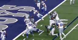 Deuce Vaughn with his first Dallas Cowboys touchdown