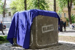 Monument to peer review unveiled in Moscow - Nature