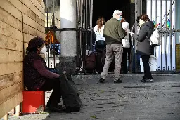 In Italia 5,6 milioni di persone in povertà assoluta - Economia