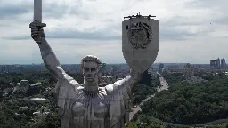 Soviet emblem cut off Ukraine's Motherland Monument