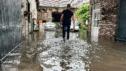 Straten Zuid-Limburg onder water na zware regenbuien