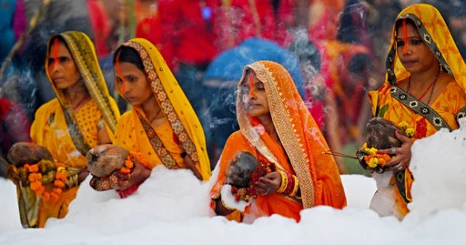 Hindus brave toxic white foam to bathe in India's sacred river