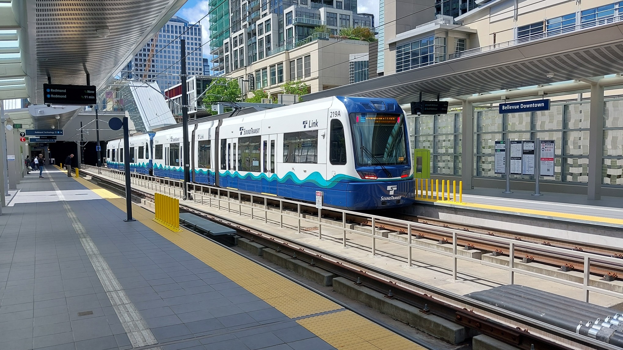 A Seattle LINK Light Rail Train stopped at Downtown Bellvue station