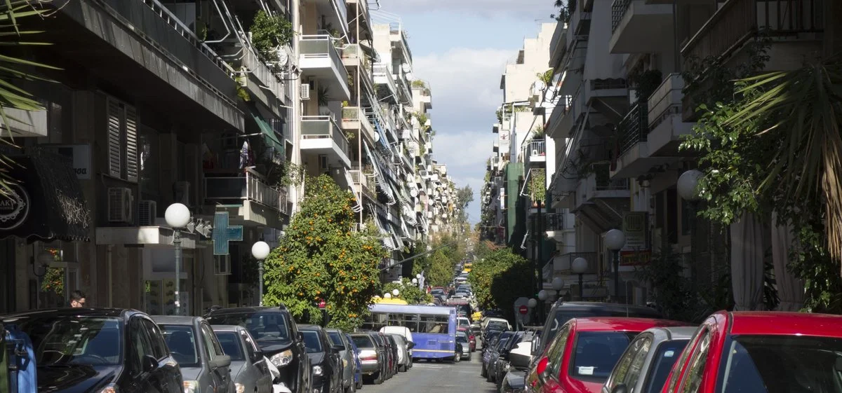 Behind the Accidentally Resilient Design of Athens Apartments