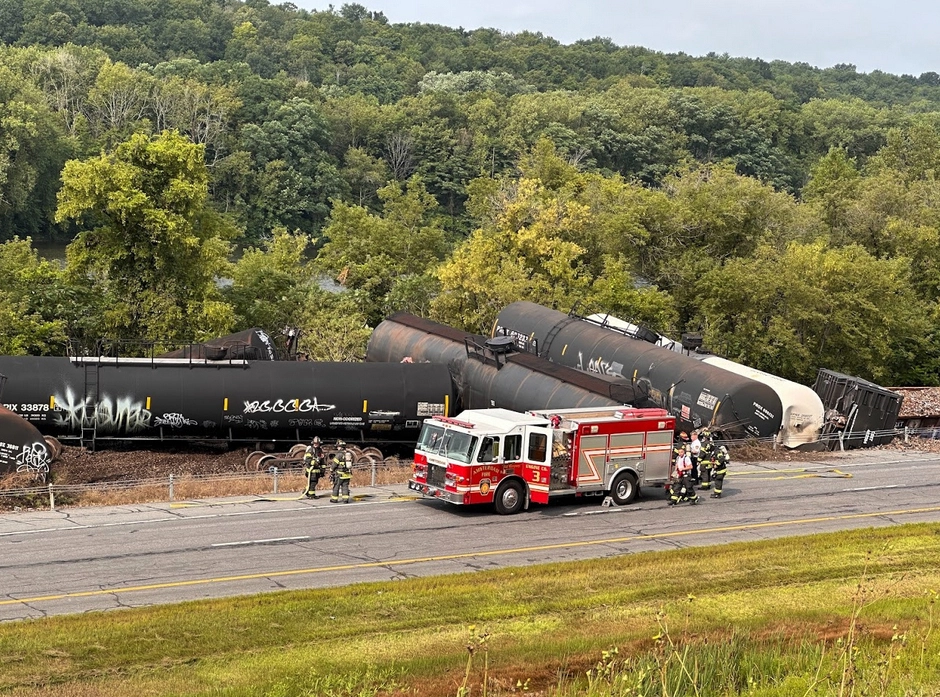 CSX derailment halts Amtrak service west of Albany, N.Y. - Trains