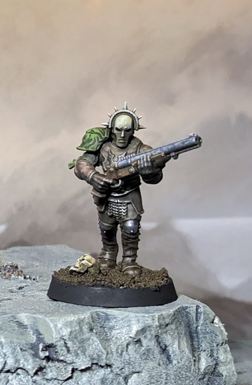 An AoS Cities of Sigmar mini kitbashed with a GSC shotgun to make a Yeoman for Tench Crusade.