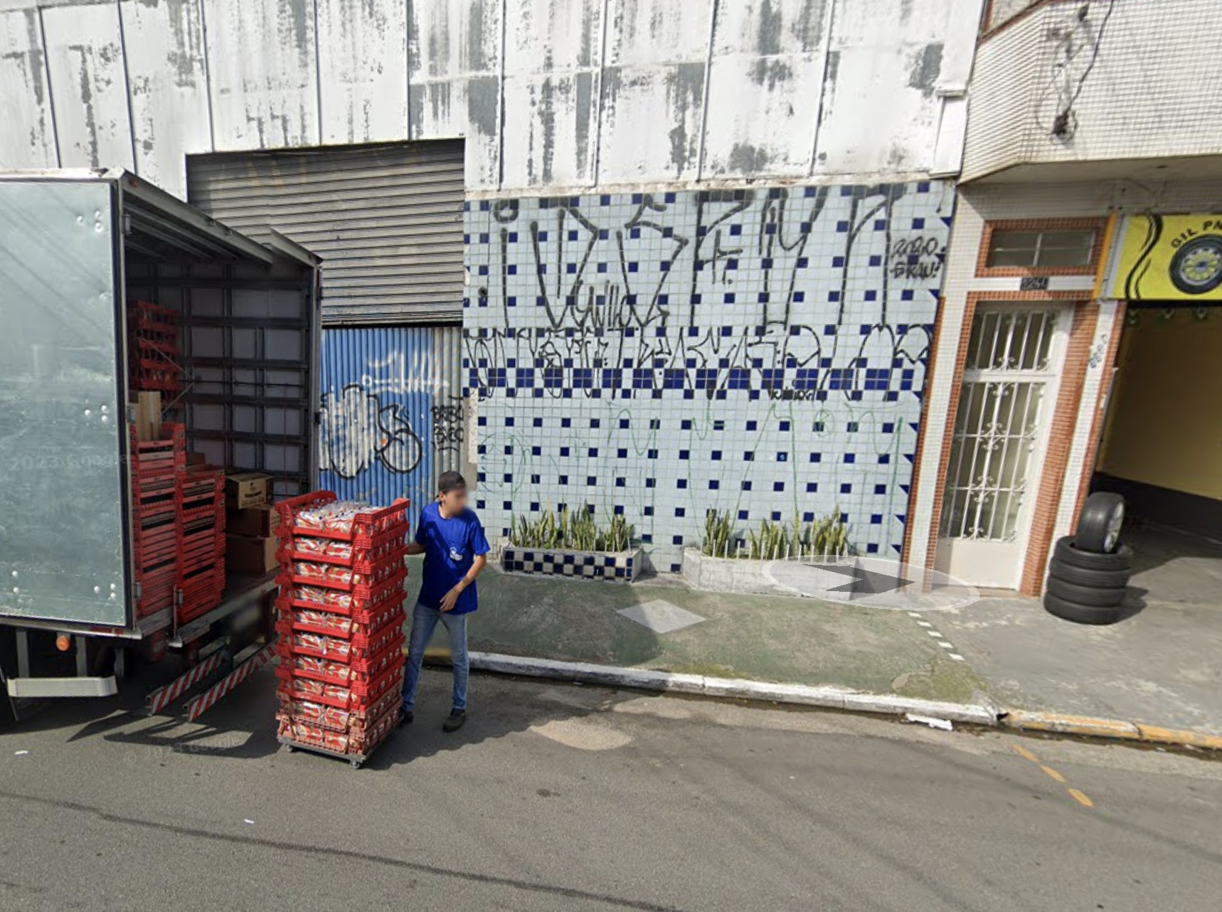 a screenshot of Pixação from google street view in 2023