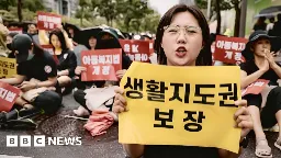 Teacher suicide exposes parent bullying in S Korea