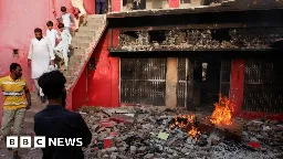 Pakistan: Mob burns churches over blasphemy claims