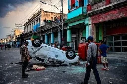 Sulla gestione dell'emergenza pandemica e le rivolte a Cuba